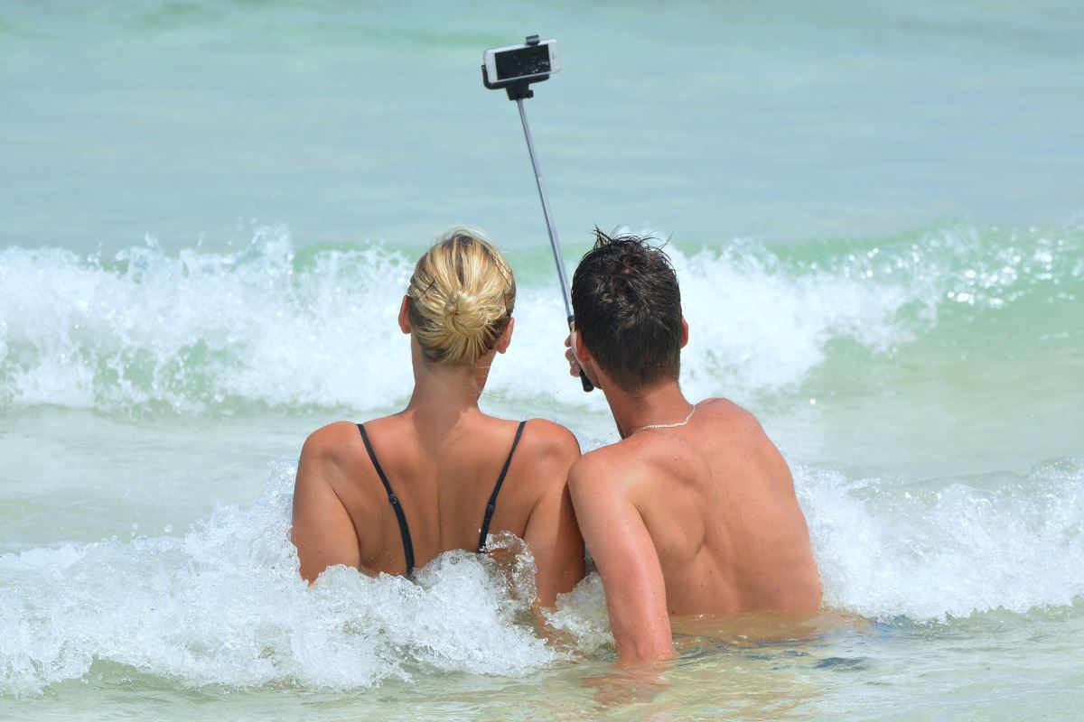 selfi-v-more.jpg