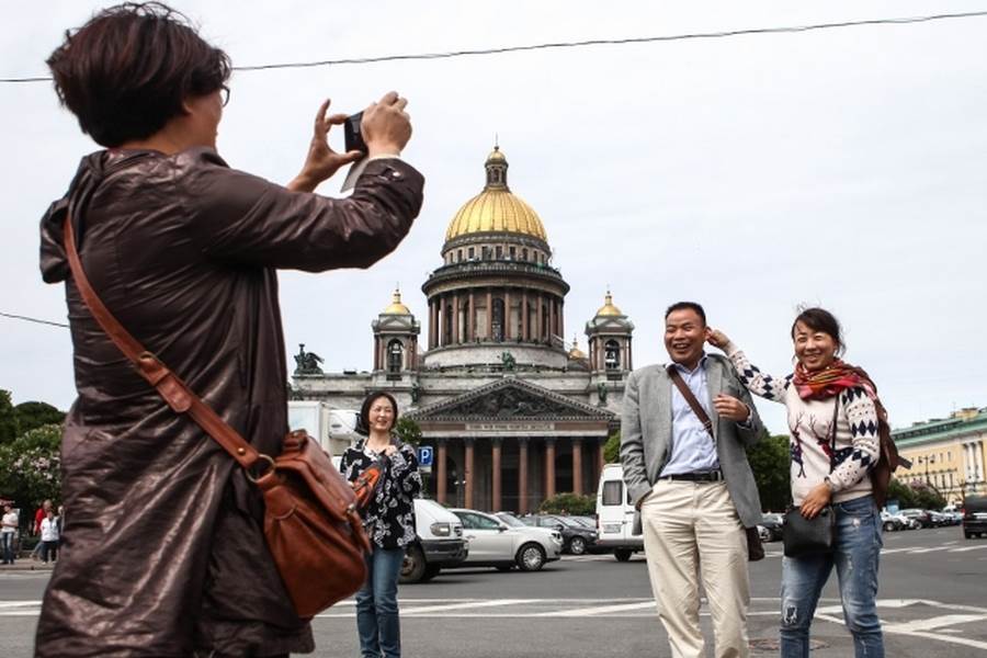 turisti-v-spb.jpg