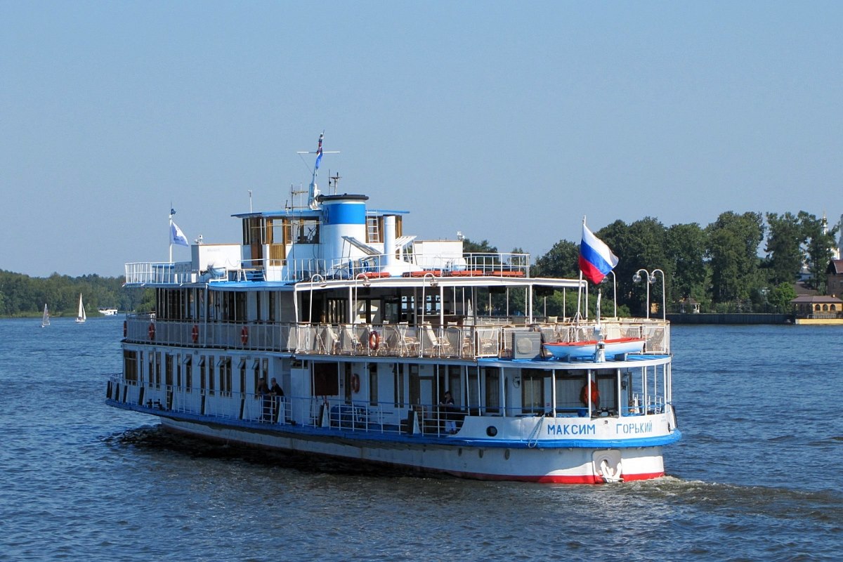 Теплоход «Максим Горький»