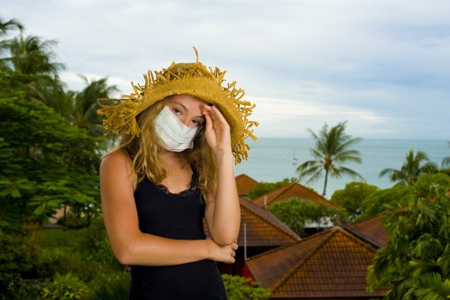turistka-v-maske.jpg