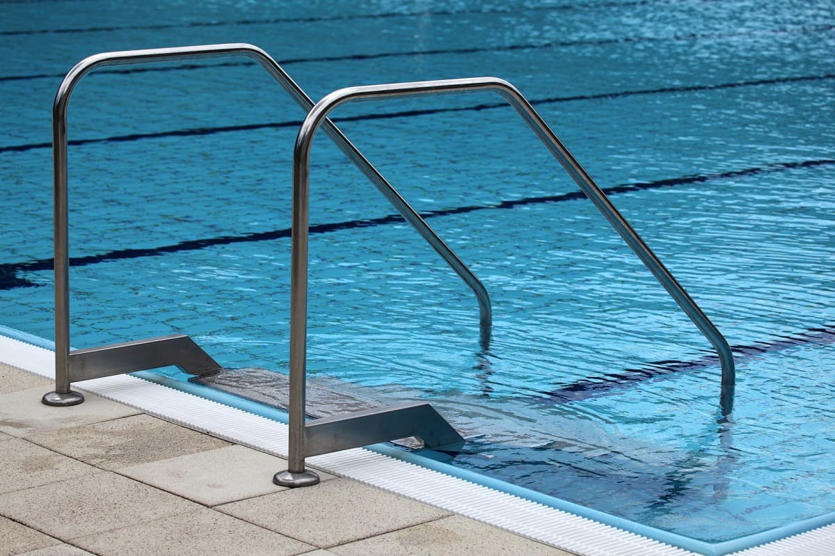 сhlorine-in-swimming-pool.jpg