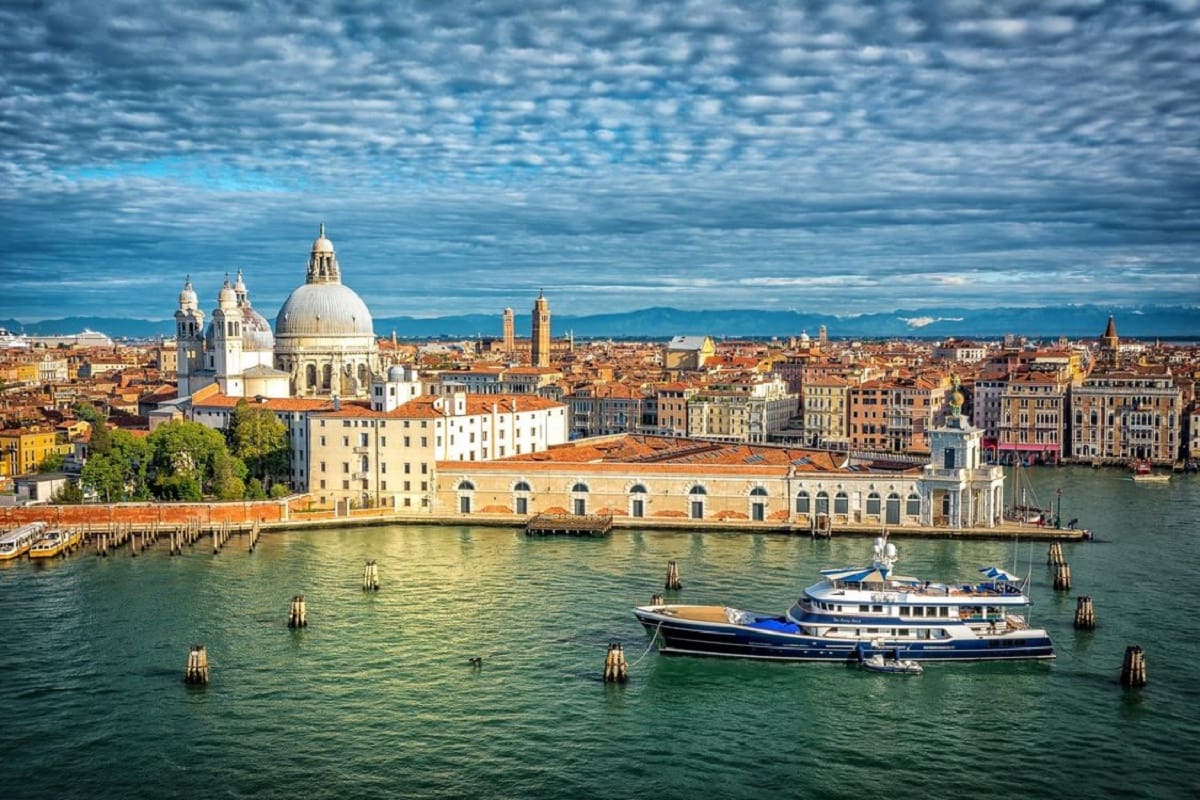 veneciya-italiya-gorod.jpg