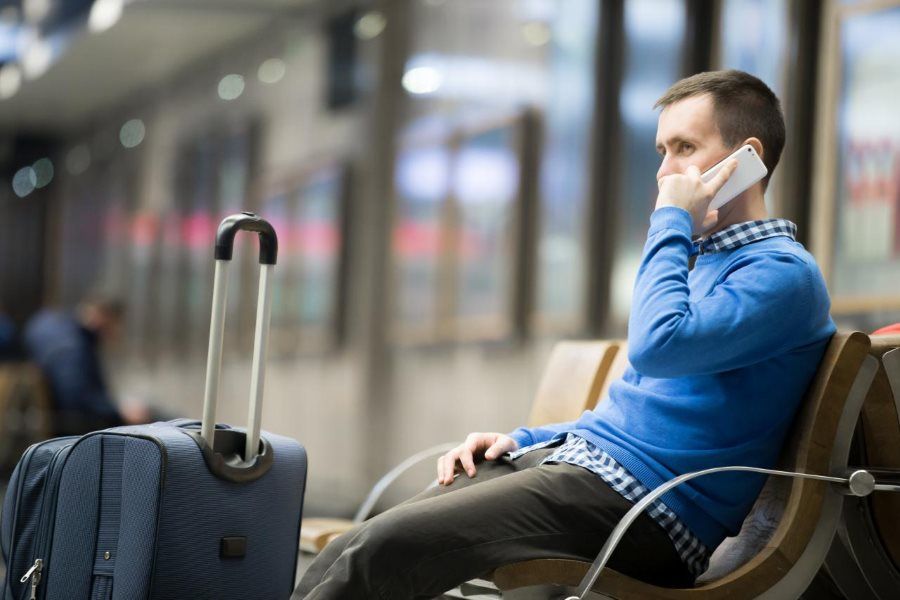 turist-s-telefonom.jpg